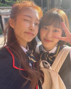 Kim Bo-yoon Instagram - 하나랑 소희👭🏻
#netflix #thesoundofmagic #안나라수마나라