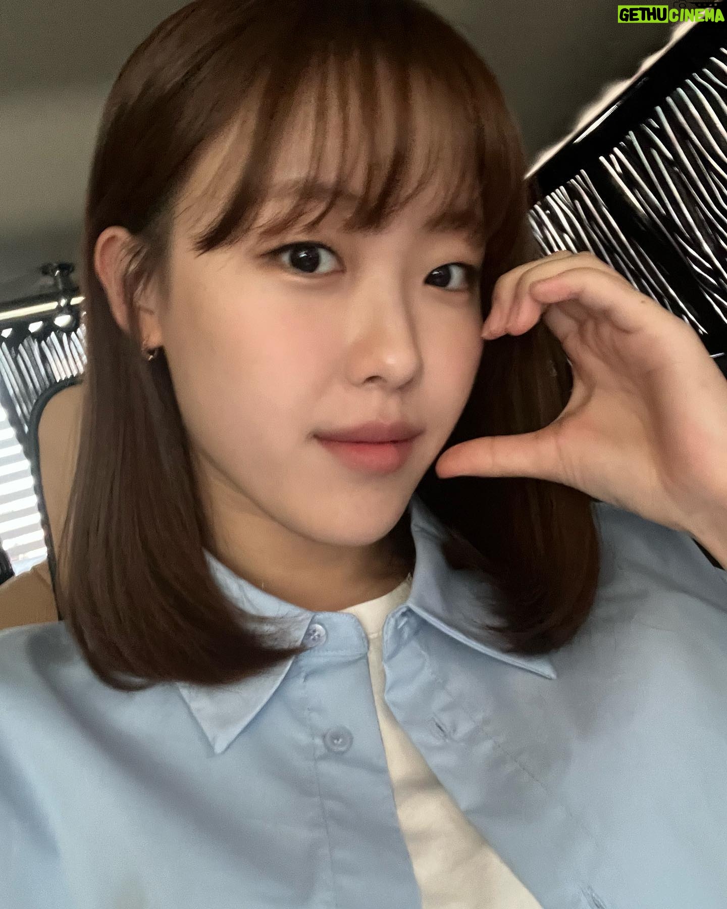 Kim Bo-yoon - 40.6K Likes - 도라에몽 손이라 반쪽하트가 어려움 ...🥲