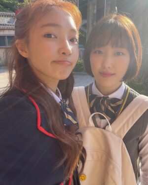 Kim Bo-yoon Instagram - 하나랑 소희👭🏻
#netflix #thesoundofmagic #안나라수마나라