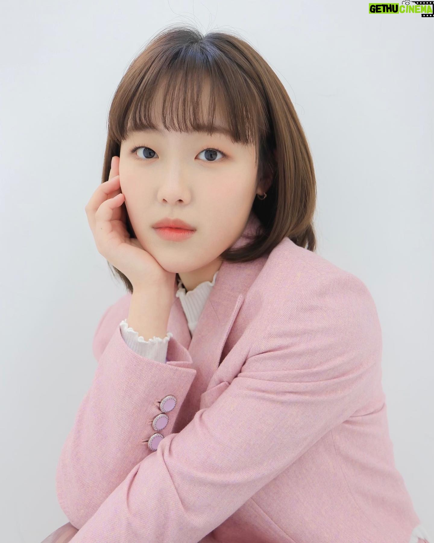 Kim Bo-yoon - 109.7K Likes - 👚🌷🌸🍑🎀💗
