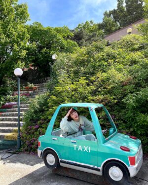 Kim Bo-yoon Instagram - 아 날씨 좋다☀️
(대충 안나라 수마나라 보기 딱 좋다는 뜻)
#netflix #thesoundofmagic #안나라수마나라