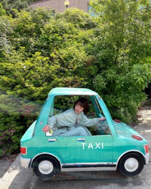 Kim Bo-yoon Instagram - 아 날씨 좋다☀️
(대충 안나라 수마나라 보기 딱 좋다는 뜻)
#netflix #thesoundofmagic #안나라수마나라