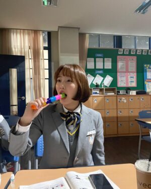 Kim Bo-yoon Instagram - 안나라 수마나라🪄
이 형광펜을 진짜 젤리로 바꿔주세요...🥺
#netflix #thesoundofmagic #안나라수마나라