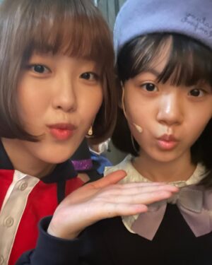 Kim Bo-yoon Instagram - 귀여운 유이랑🎼🎤
#netflix #thesoundofmagic #안나라수마나라