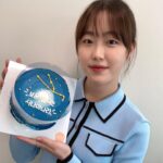 Kim Bo-yoon Instagram – 데뷔 9주년 축하해줘서 고마워요🙇🏻‍♀️💜