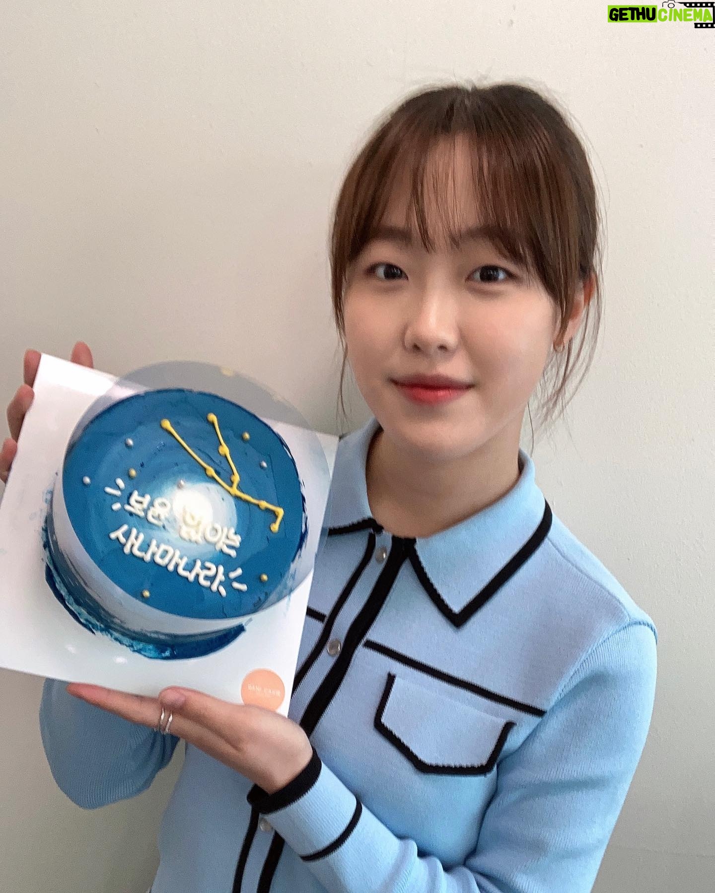Kim Bo-yoon - 38.2K Likes - 데뷔 9주년 축하해줘서 고마워요🙇🏻♀️💜