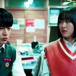 Kim Bo-yoon - 41.1K Likes - 지금 우리 학교는 효령이, 안나라 수마나라 소희, 동감 여름이, 청춘MT로 인사드릴 수 있어서 행복했던 2022년🤍
올해도 정말 감사했어요
형언할 수 없어 그저 감사하다는 말로 대신합니다
2022 마무리 잘 하시길 바라고,
다들 새해엔 무탈하셨으면 좋겠고,
내 몫의 복 톡톡히 챙기시길 바랍니다
해피뉴이어 아니 해피뽀이어🤍
#Netflix #지금우리학교는 #AllOfUsAreDead #서효령
#Netflix #안나라수마나라 #TheSoundOfMagic #김소희
#Tving #티빙 #청춘MT
#영화 #동감 #Ditto #한여름
(이제는 마지막이 될지도 모르는 내 소중한 해시태그들...🥺)