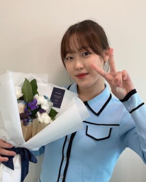 Kim Bo-yoon Instagram - 데뷔 9주년 축하해줘서 고마워요🙇🏻‍♀️💜