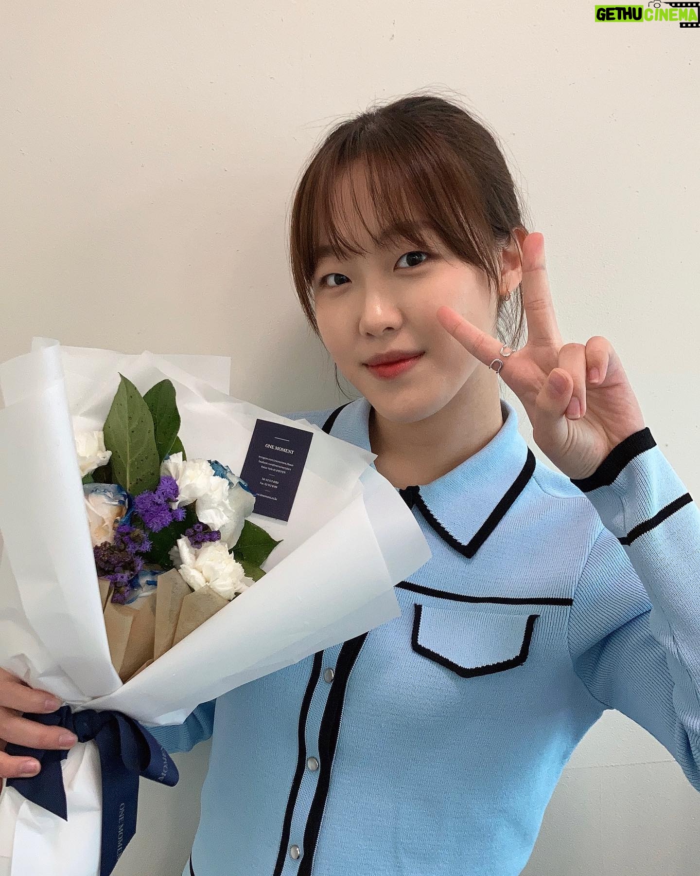 Kim Bo-yoon - 38.2K Likes - 데뷔 9주년 축하해줘서 고마워요🙇🏻♀️💜
