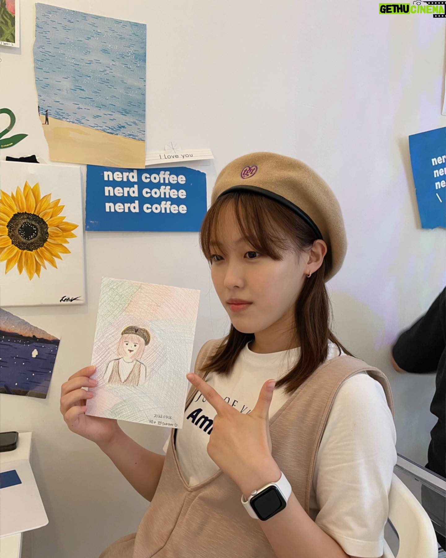 Kim Bo-yoon - 63.9K Likes - 뽀랑이들이 선물해 준 모자 쓰고👑