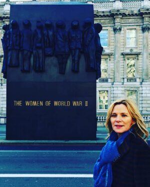 Kim Cattrall Instagram - #internationalwomensday Remembering all women fighting war. #Whitehall