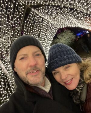 Kim Cattrall Instagram - Have a peaceful healthy Christmas Holidays. Don’t miss #ChristmasAtKew @kewgardens A real treat!