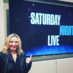 Kim Cattrall Instagram - It was “Live from New York”! @nbcsnl #snl Thank you @chloeiscrazy Great show and host @nlyonne 💋❤️ @jbrekkie music 🎶