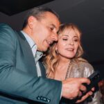 Kim Cattrall Instagram - Can't wait for you to meet my 'mom-in-law' Tigger in About My Father this Friday! @kimcattrall is the best out there! Movie tickets at my link in bio. 📷 @johanyjutras
