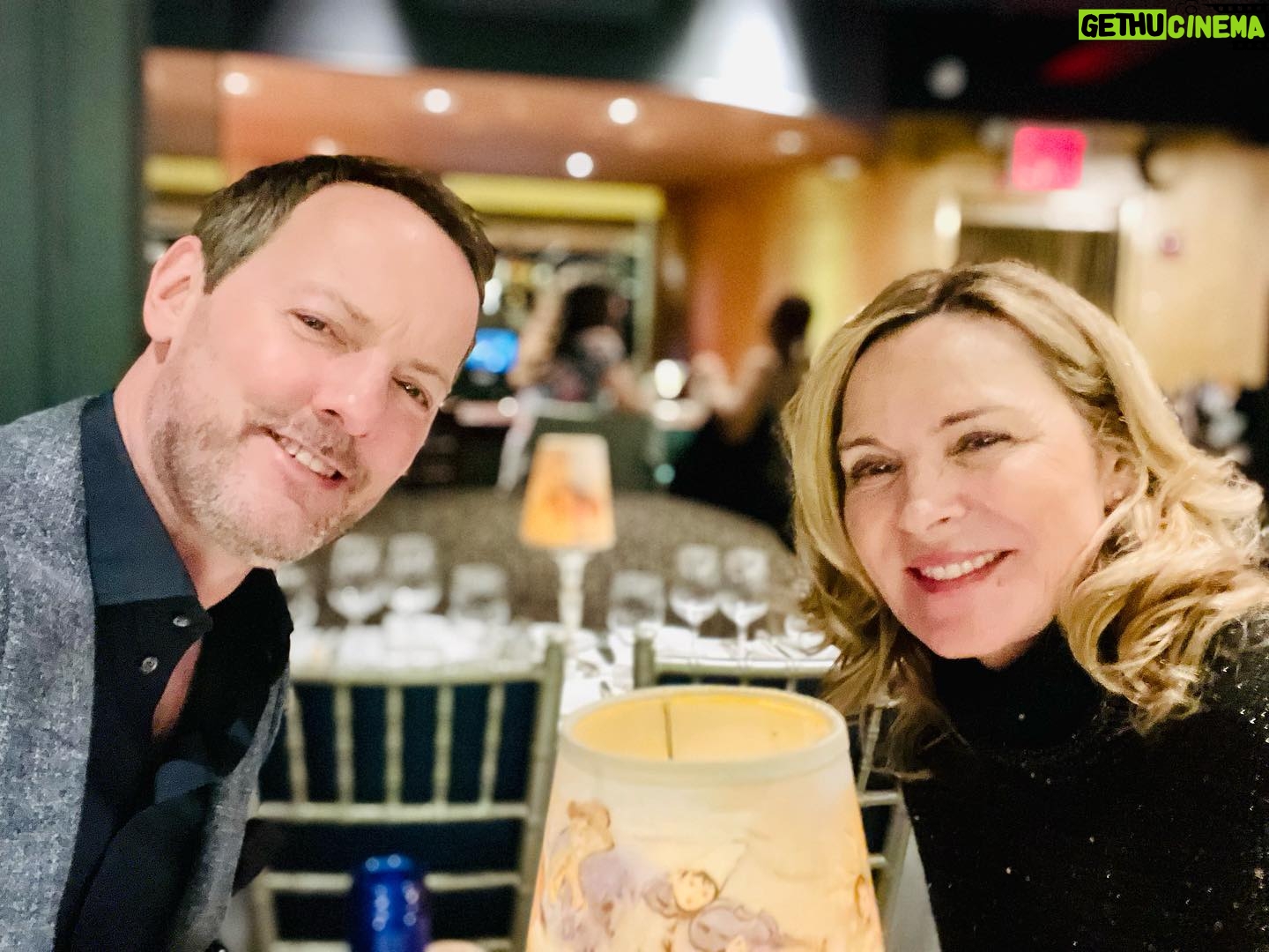 Kim Cattrall Instagram - #Datenight at @cafecarlyle watching @candacebushnell hilarious one woman show! ❤️💋
