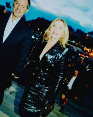 Kim Cattrall Instagram - Attending Paris Fashion Week ‘BALMAIN - SPRING SUMMER 2024 WOMENSWEAR COLLECTION’. #parisfashionweek 
Congratulations to all on a magnificent show 👏🏻👏🏻👏🏻💋❤️ #balmain