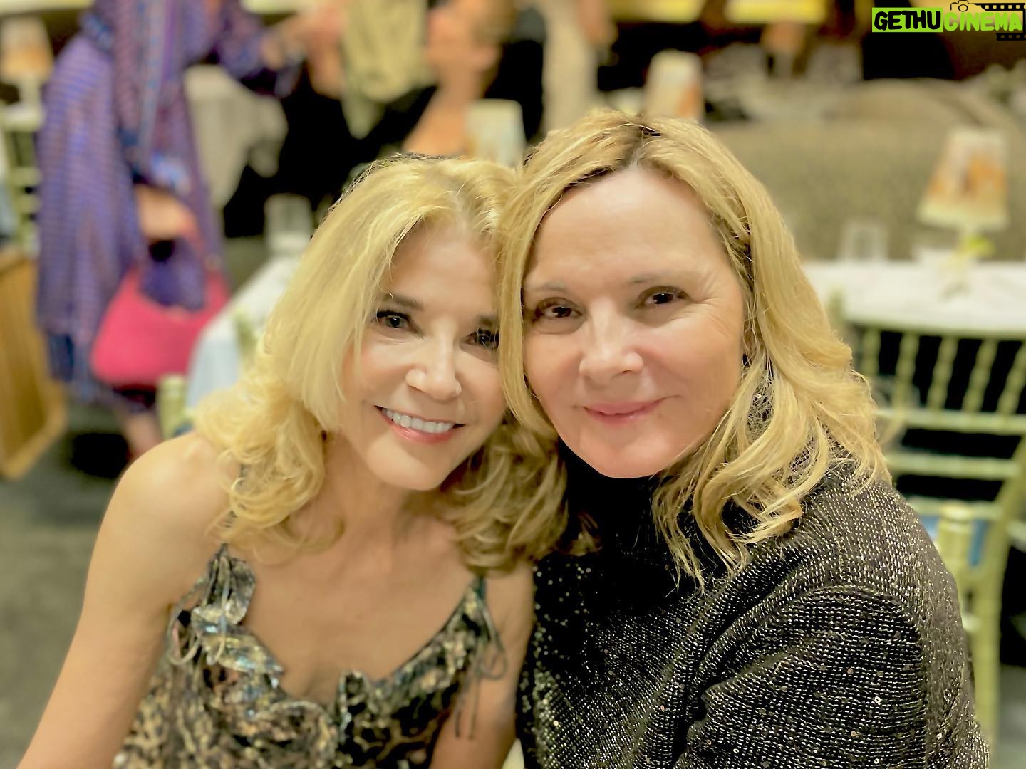 Kim Cattrall Instagram - #Datenight at @cafecarlyle watching @candacebushnell hilarious one woman show! ❤️💋