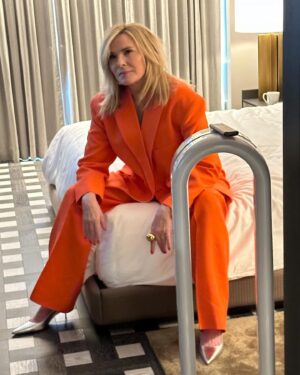 Kim Cattrall Instagram - What now? 💋