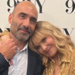 Kim Cattrall Instagram - Last night a good time was had by all at the @92ndstreety celebrating #SwipingAmerica - a new & beautiful, touching romcom documentary. Congrats @thestevewarren @johnnieinstagram 💋❤️🥂 @streamonmax 📸: Vlad Kolesnikov/MICHAEL PRIEST Photography