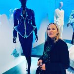 Kim Cattrall Instagram – Check out the @manfredthierrymugler exhibit @brooklynmuseum #thierrymugler 
 💋