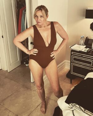 Kim Cattrall Instagram - Nothing to see here! Keep movin’..
@peacocktv @notstephendunn #queerasfolk