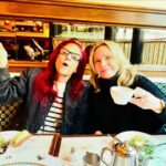 Kim Cattrall Instagram - Starting the day with a cuppa tea with your bff 🫖💋 @patriciafield