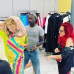 Kim Cattrall Instagram - Working with the incomparable @patriciafield my stylist on #glamorous @netflix & so many thanks & ❤️ to the wonderful @nancygould_ and @fasterthanparis 💋