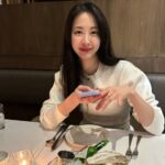 Kim Da-som Instagram - 잘가요 2월 😛👋