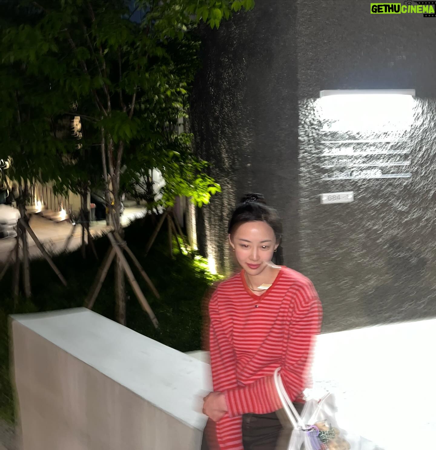 Kim Da-som - 3 Likes - 🤪🤪🍗🍜🍝🍷🫶😘😘
