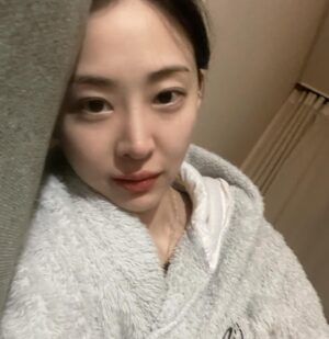 Kim Da-som Instagram - 잘가요 2월 😛👋