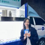 Kim Da-som Instagram – 커피 데이트 쿨타임 다 차면 커피차 보내주는 
이웃사촌 윤정🩵🩵🩵🩵👍🏻👍🏻👍🏻 @goyounjung 
🫶🥹넘 고마오 
덕분에 힘내서 촬영합니도💋🫶🫶😘