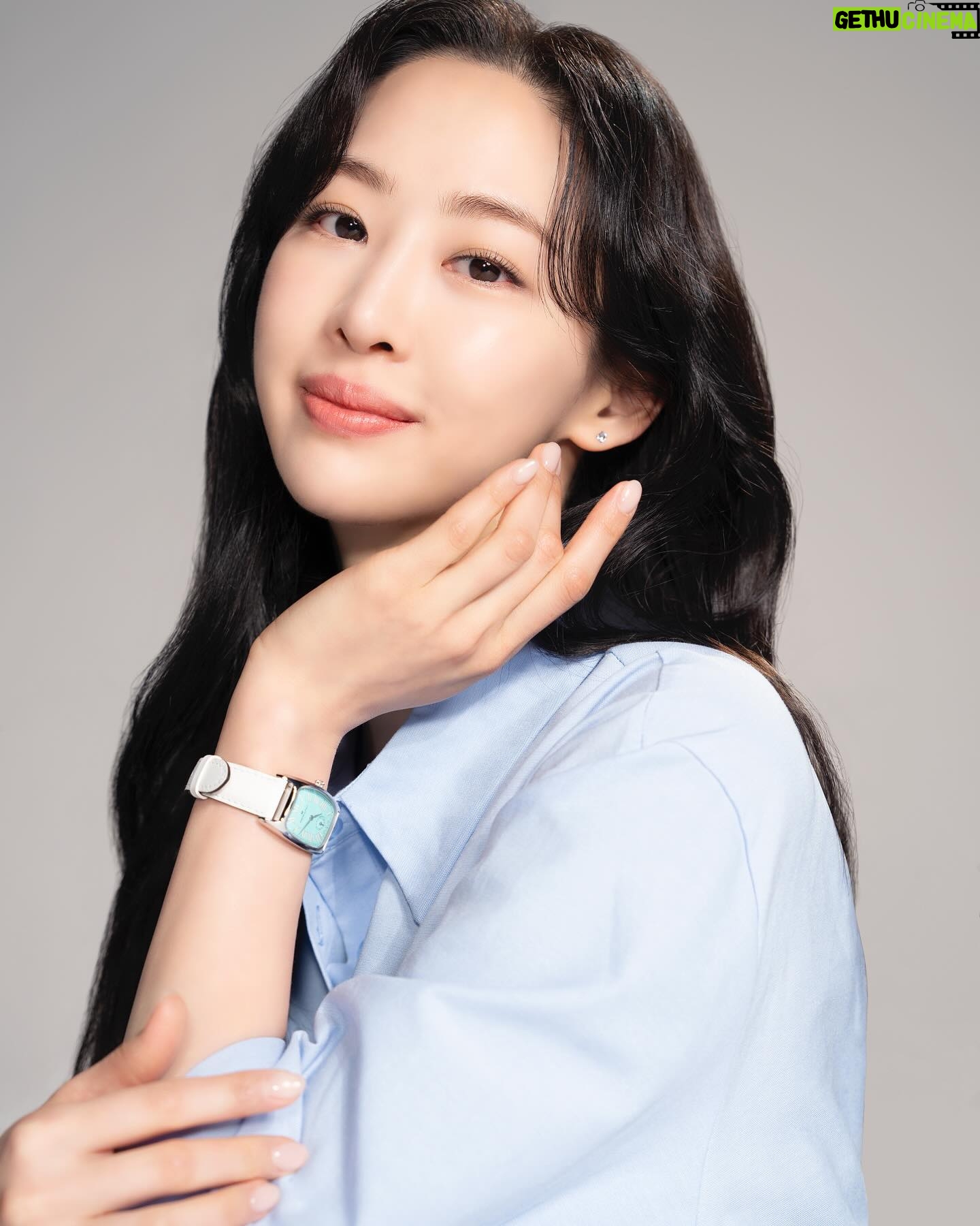 Kim Da-som - 3 Likes - 마셔봐! 환하게 빛나는 배러 화이트 🩵🪽☀️