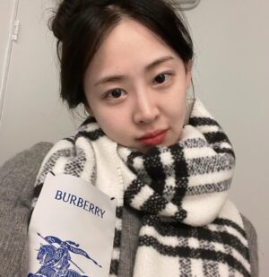Kim Da-som Instagram - 잘가요 2월 😛👋