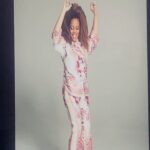 Kim Fields Instagram - Well thank ya Brixton Livingstone (aka my Siri) for reminding me of my flyness awesomeness dope af-ness. Guess you thought I needed the reminder. RECEIVED!! The Photo Shoot Vibes✨🥰🥂🥰🥂✨ #photoshoot #siri #empowered #strong #selfworth #fashion #beauty #iphone #smartphone