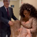 Kim Fields Instagram - Throwing Back & Thankful!! That time I met John Oliver at @amberruffin show. Thankful for how he and his team @lastweektonight do their thang. Been a fan since Day 1 from his @thedailyshow & standup days. 👏🏽👏🏽👏🏽👏🏽👏🏽 Glam Sidebar: Sexy Angel vibes by @thekevinmayes #johnoliver #lastweektonight #amberruffinshow #comedy