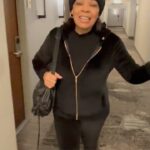 Kim Fields Instagram - 🗣️PEEP MY MOM RETREATIN’!!! There are so many glorious moments to share from my Refresh Retreat AND DIS RIGHT HEEEERRREE is one of the monst amazing ones. Mom truly embraced and personified the retreat’s theme: I AM A GIFT 🥰👊🏽✨🥰 and she GAVE HERSELF PERMISSION 🙌🏽🙌🏽🙌🏽🙌🏽 #refreshretreatbykf2023 #refreshretreat2023 #refresh #wellness #FLYGIRL #fitnessfriday #lifestyle @refreshbykf #mom #motherdaughter #mommachip