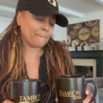 Kim Fields Instagram - CELEBRATE MY SIS TAMRON HALL & TAMRON HALL SHOW ON THEIR SEASON 6 PICK UP!!!! Sis, over 18 yrs of sisterhood friendship w/you clearly has me overJOYed for you and your team!!!! KEEP DOIN YOU @tamronhall @tamronhallshow 👏🏽👏🏽👏🏽👏🏽🥰🍾