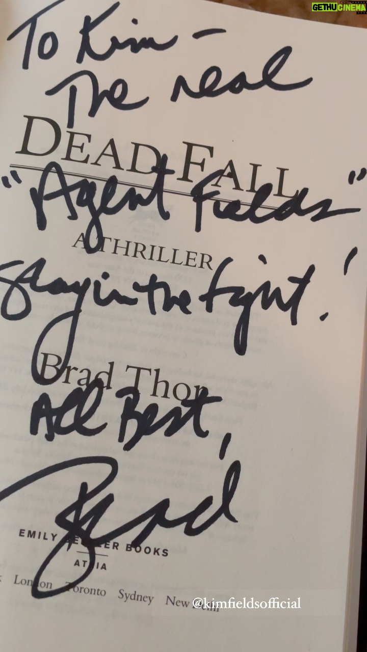 Kim Fields Instagram - SCREAMIN 🗣️HEY LOOK MA I MADE IT!! EPIC JOY AT A BADASS CHARACTER IN A BADASS ‘HARVATH’ NOVEL BEING NAMED AFTER MY BADASS!!😂🤣😂 AND she from my beloved Harlem too!!!!! OMG @realbradthor THANK YOU!!!! Beyond honored!!!!!! DEAD FALL IS ANOTHER HIT NOVEL👊🏽 get to reading Fam! #DeadFall #goodreads #novels #harvath #bradthor #canttellmenuthinnow #friyay