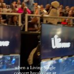 Kim Fields Instagram - This beautiful 10 y/o soul knew all the words! The Upshaws live audience taping!! How she looks at me after we hug almost took me out!! 🥹 filming a hit while another hit gets honor… 🙌🏽🙌🏽🙌🏽 SURREAL BLESSING 🎶 ♥️ 🎥: @rustycolemon THANK YOU RUSTY FOR CAPTURING THIS!🥰 #TheUpshaws #LivingSingle #breathtaken