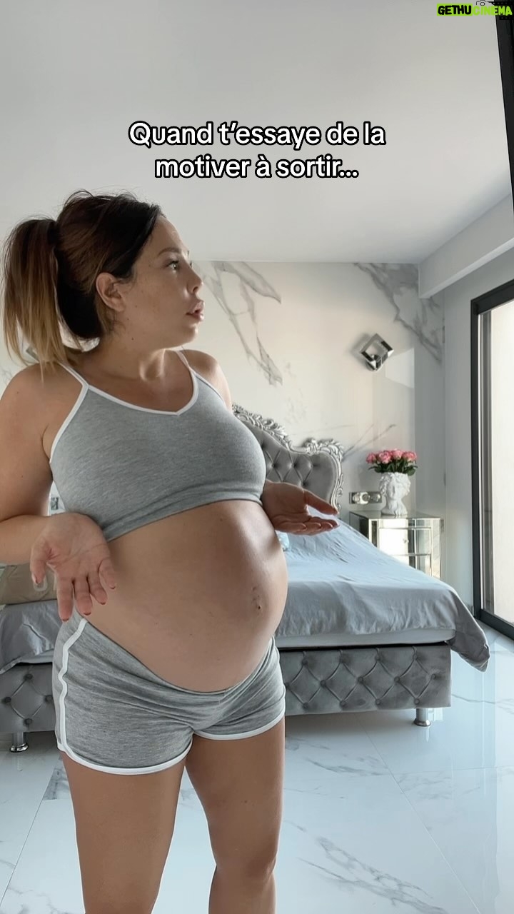 Kim Glow Instagram - Petite question aujourd’hui, pour les Mamans, j’hésite vraiment à lui proposer la tétine, pour éviter le problème de déformation des dents et du palais de en de Mamans ne la mette pas et ça se passe très bien même si il y a une majorité qui préfère la mettre, je me pose vraiment la question… J’arrive pas à me décider , vos avis ? #pregnancy #pregnant #pregnantbelly #kimglow