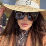 Kim Glow Instagram - Profiter d’un moment de détente au restaurant en bord de plage sortir un peu et prendre l’air fait un bien fou à l’esprit. Aujourd’hui j’ai réussi à laisser ma fille avec son papa C’est dur pour moi car je suis une maman glue possessive J’ai besoin d’être toujours collée à ma fille mais C’est important de se ménager du temps pour soi, même lorsque les responsabilités de maman prennent le dessus. 💖 #mumlife #mummy #mummylife