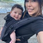Kim Glow Instagram – Son sourire mon seul but
Sa joie ma raison d’être
Rien d’autre ne compte quand je vois ce bonheur illuminer son visage
Elle et moi son bonheur,notre bonheur, ma priorité absolue🙏🏼💞

#motherdaughter #baby #babysmile #smile