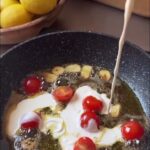 Kim Glow Instagram - Beurre 35 g Un peu d'huile d'olive Tomates cerises 6-8 Ail en tranches fines 2 Crème 80 g Gnocchi Mozzarella 100 g Parmesan 50 g Persil frais Basilic séché frais parfois, il faut savoir se faire plaisir😍 #food #foodblogger #foodstagram #foodies #foodlover #recette #recettefacile #kimglow #pregnancy #pregnant