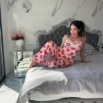 Kim Glow Instagram - Je suis complètement fan du site @sheinofficial @sheinfrance_ 😍 😱Profitez vite il y a -15% dès 29 d’achat, -20% dès 69 d’achat sur plus de 300 K produits sur le site français Rendez-vous sur le site SHEIN France pour plus de nouveautés de tendance à prix réduit !🥰 Code promo : KIM02 ID de recherche et liens courts du produit : Drop Shoulder Drawstring Hoodie And Sweatpants Set 26810176 https://. shein.top/hliv2gi Heart Print Tee & Pants PJ Set 23218221 https://. shein.top/niv6w54 SHEIN Women’s Bear Print Pajama Set 27890001 https://shein.top/dnan9cg Leopard Print Contrast Piping PJ Set With Eye Cover 23630080 https://shein.top/d054i2b Bear Print Lettuce Trim Cami Top & Shorts & Pants PJ Set 17649793 https://shein.top/9qpyq00 Leopard Print Contrast Piping PJ Set With Eye Cover 23630080 https://shein.top/rffvaos Lip Print Cami Top & Pants PJ Set 21354891 https://shein.top/m6wlutx SHEIN Swim Basics Drawstring Bandeau Bikini Swimsuit 15270526 https://shein.top/9gpyuxw #SHEINFrance #SHEINstyle #accessibleettendance #SHEINforall #publicité
