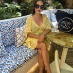 Kim Glow Instagram – « Une journée shopping entre filles à st tropez, c’est toujours une belle parenthèse de plaisir ! J’adore flâner dans les boutiques, découvrir de nouvelles pièces et m’amuser à trouver différents styles. 

Ces instants sont un vrai boost pour le moral, une occasion parfaite de se chouchouter et de profiter entre copines .

Le shopping, c’est une petite escapade qui me fait du bien et me recharge en énergie positive. ✨🛍️ 

#JournéeShopping #PlaisirSimple #friends #shopping #louisvuitton #sttropez #sttropezlifestyle #pregnancy #chanelbag #chanelshoes #luxury #luxurylifestyle #happy