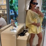 Kim Glow Instagram – « Une journée shopping entre filles à st tropez, c’est toujours une belle parenthèse de plaisir ! J’adore flâner dans les boutiques, découvrir de nouvelles pièces et m’amuser à trouver différents styles. 

Ces instants sont un vrai boost pour le moral, une occasion parfaite de se chouchouter et de profiter entre copines .

Le shopping, c’est une petite escapade qui me fait du bien et me recharge en énergie positive. ✨🛍️ 

#JournéeShopping #PlaisirSimple #friends #shopping #louisvuitton #sttropez #sttropezlifestyle #pregnancy #chanelbag #chanelshoes #luxury #luxurylifestyle #happy
