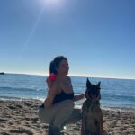Kim Glow Instagram - Ma fille fait enfin ses nuits ce qui signifie moins de fatigue et de temps pour sortir et savourer des moments précieux avec mon Thaïger 💤🐾 Il est toujours là, prêt à partager l’amour et l’aventure, faisant partie intégrante de notre famille. 💙 #malinois #bergerbelgemalinois #dog #dogsofinstagram #malinoislovers