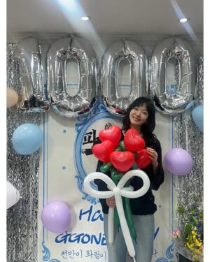 Kim Go-eun Instagram - 모두들.. 너무 고맙습니다.. 🥹
정말 더 열심히 잘 살게요 🙏🏻❤️