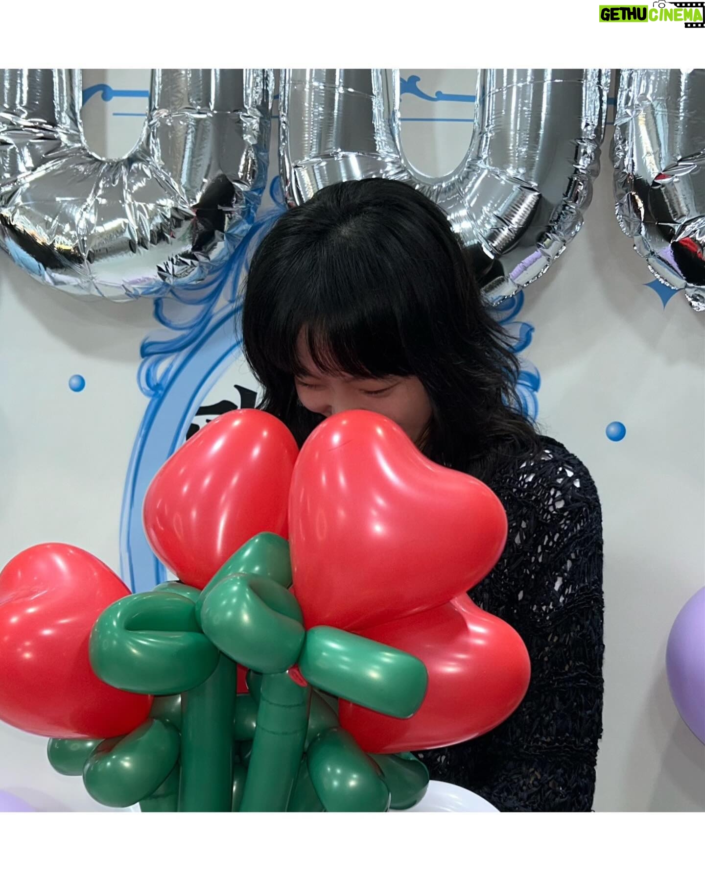 Kim Go-eun - 641.7K Likes - 모두들.. 너무 고맙습니다.. 🥹
정말 더 열심히 잘 살게요 🙏🏻❤️