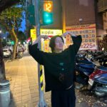 Kim Hee-chul Instagram – 好吃 臺灣😋
興奮 臺灣😉
幸福 臺灣😘
我愛你 臺灣🤩
性感 臺灣😌
像豬一樣 金希澈🐷
.
.
#TAIWAN #LSS #SJ